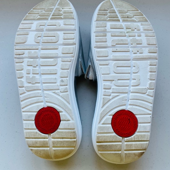 Fit Flop Silver Slide Sandals -size 8 - Picture 6 of 9